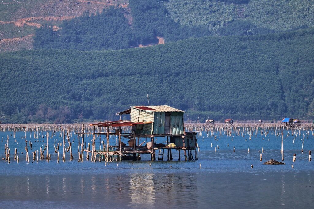 Il borgo sommerso che riemerge dall’acqua solo in certi periodi: uno spettacolo da vedere